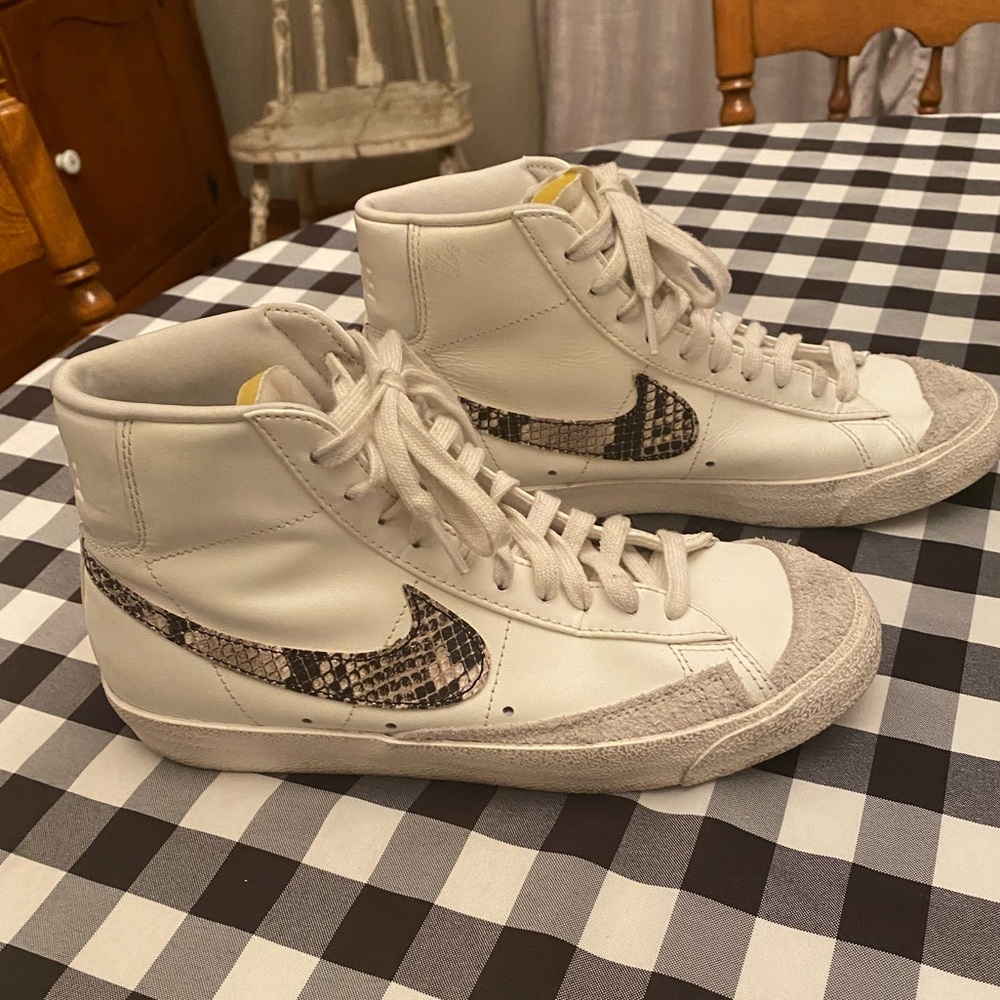 Nike Blazers '77 SE Mid Snakeskin W women’s size 8 - Picture 2 of 12